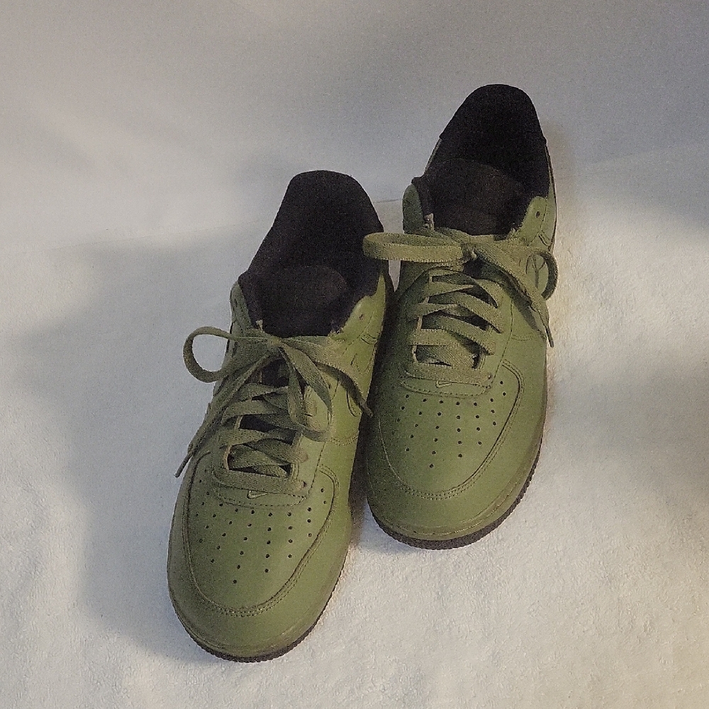 Nike Air Men's Sneakers in Olive and Black